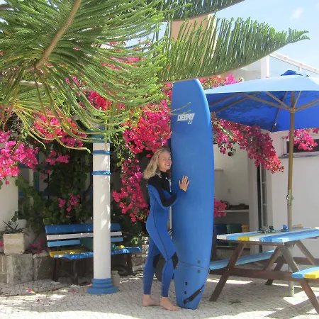 אכסניה West Coast Surf